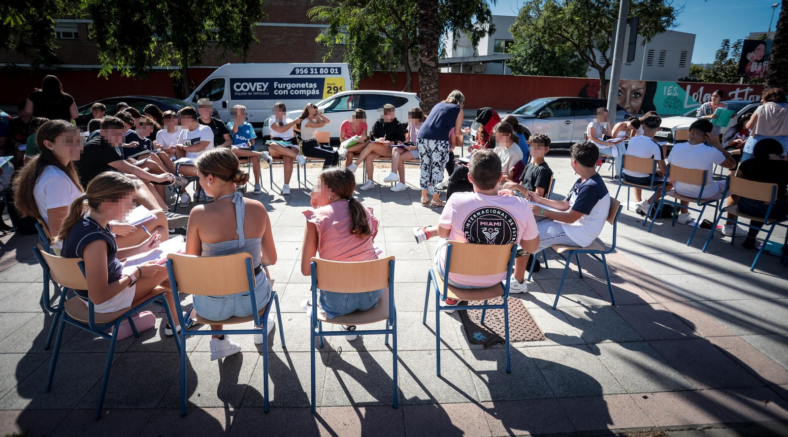 Imágenes de las clases en la calle del I.E.S. Lola Flores