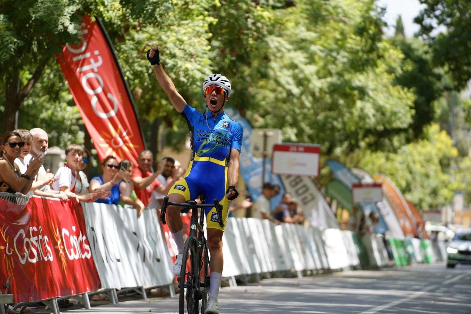 Benjamín Noval a su entrada a meta.