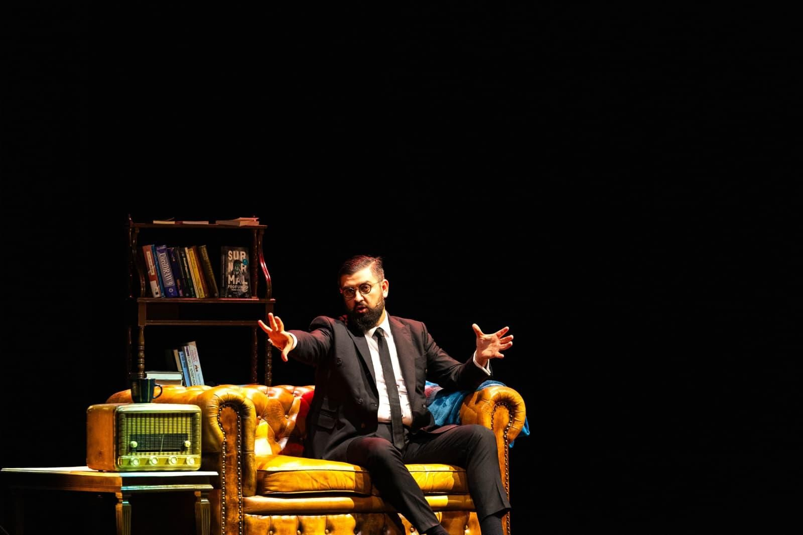 Doble triunfo de Manu Sánchez en el Teatro de las Cortes de San Fernando con 'Entregamos'