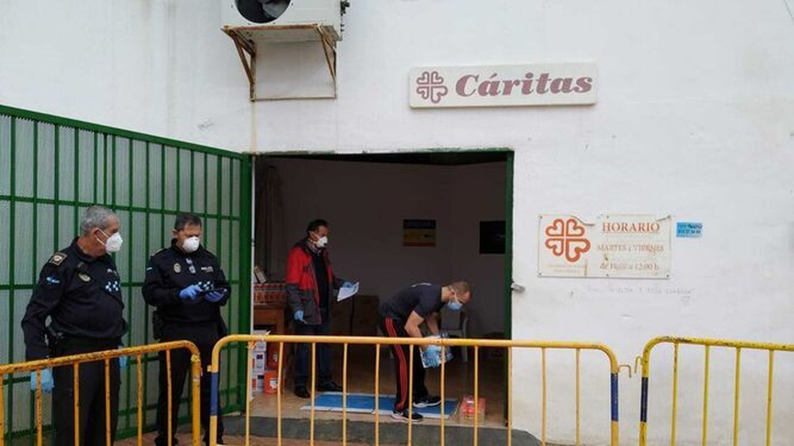 Entrega de lotes de comida de Cáritas en Huércal-overa.