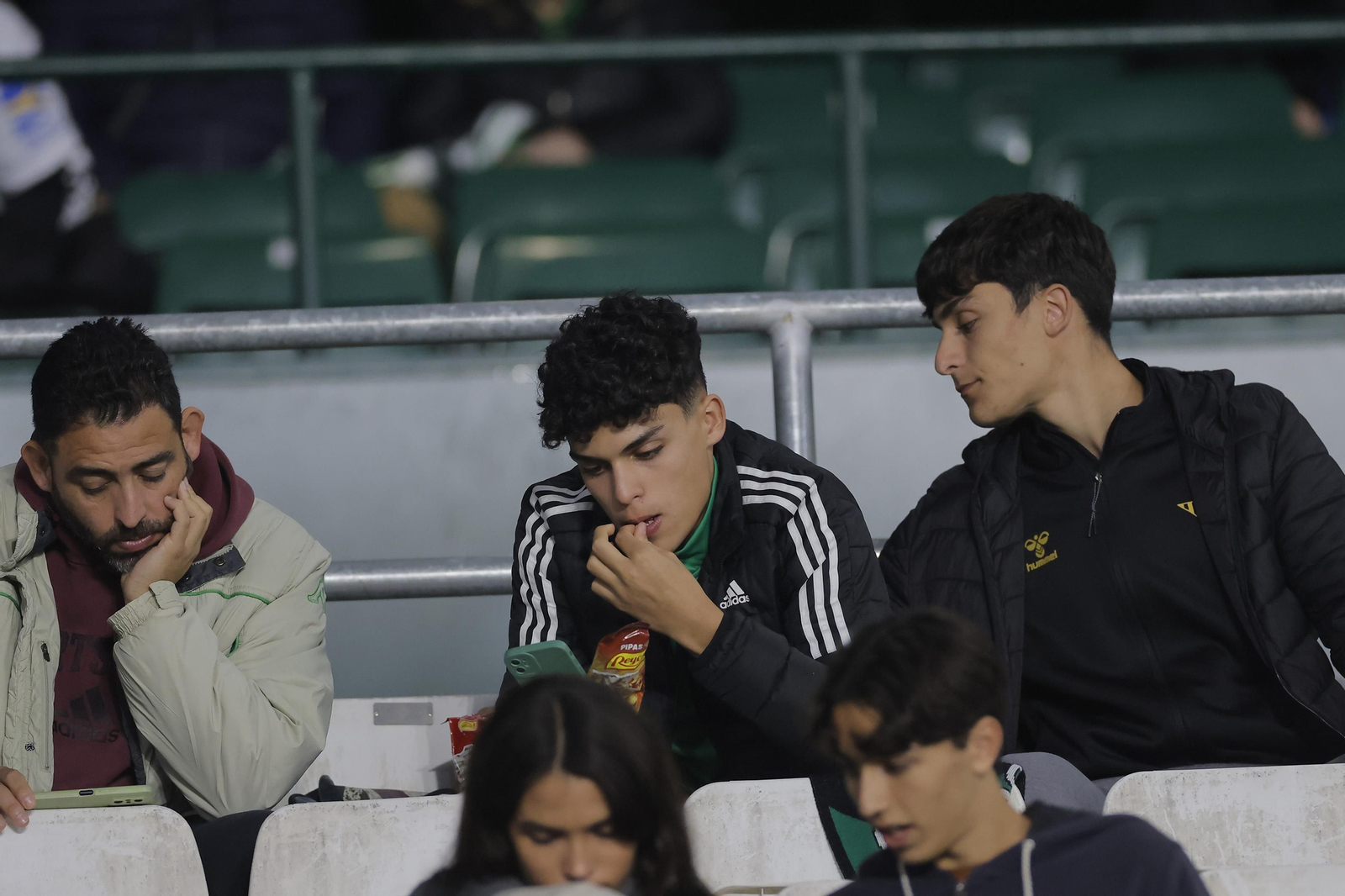 Búscate en las fotos del Betis-Las Palmas