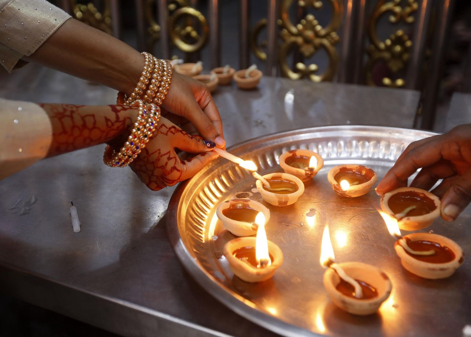 Las preciosas imágenes de la celebración del Diwali en India: un festival de luz y color