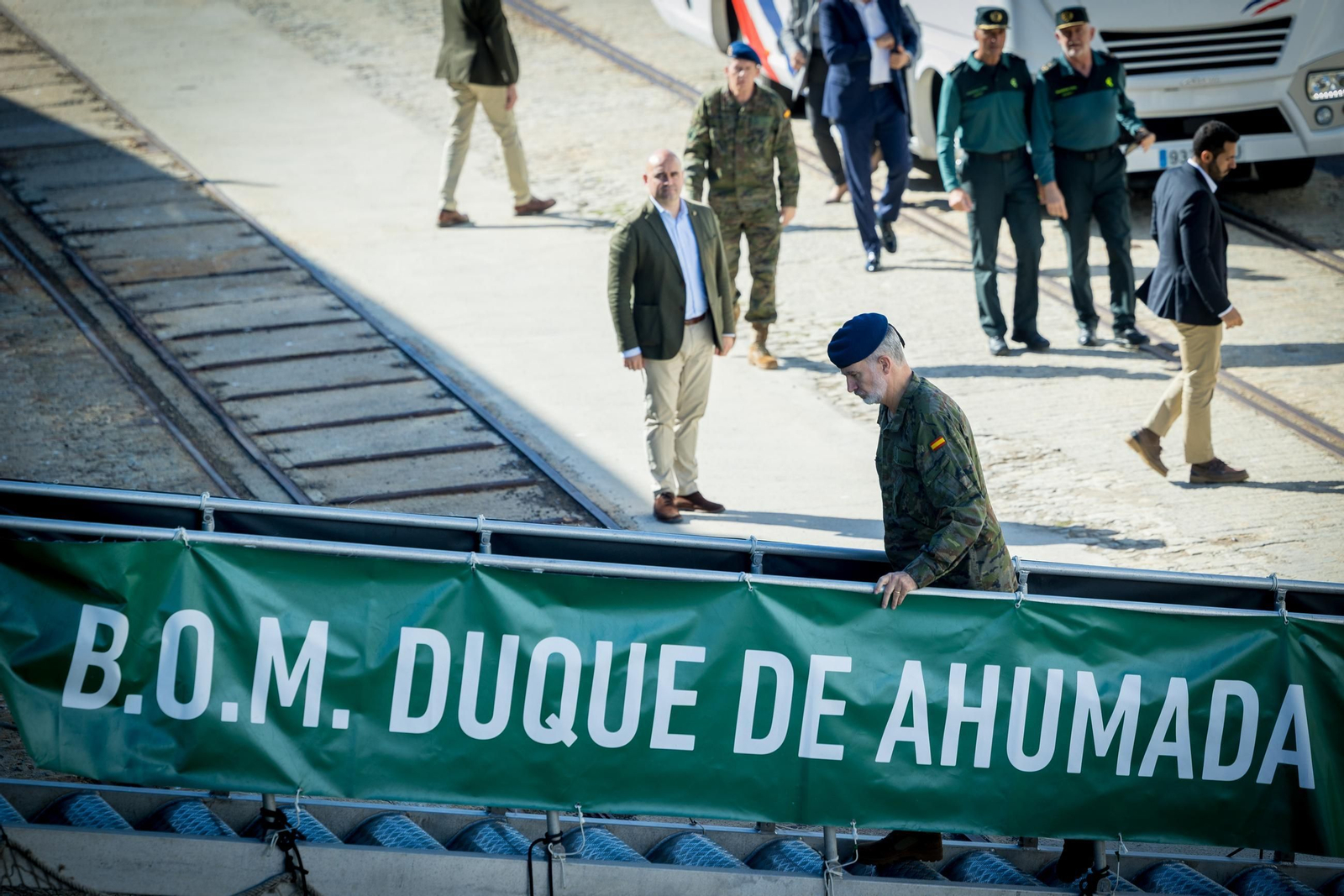 Las imágenes de la visita del Rey a la Guardia Civil de Cádiz