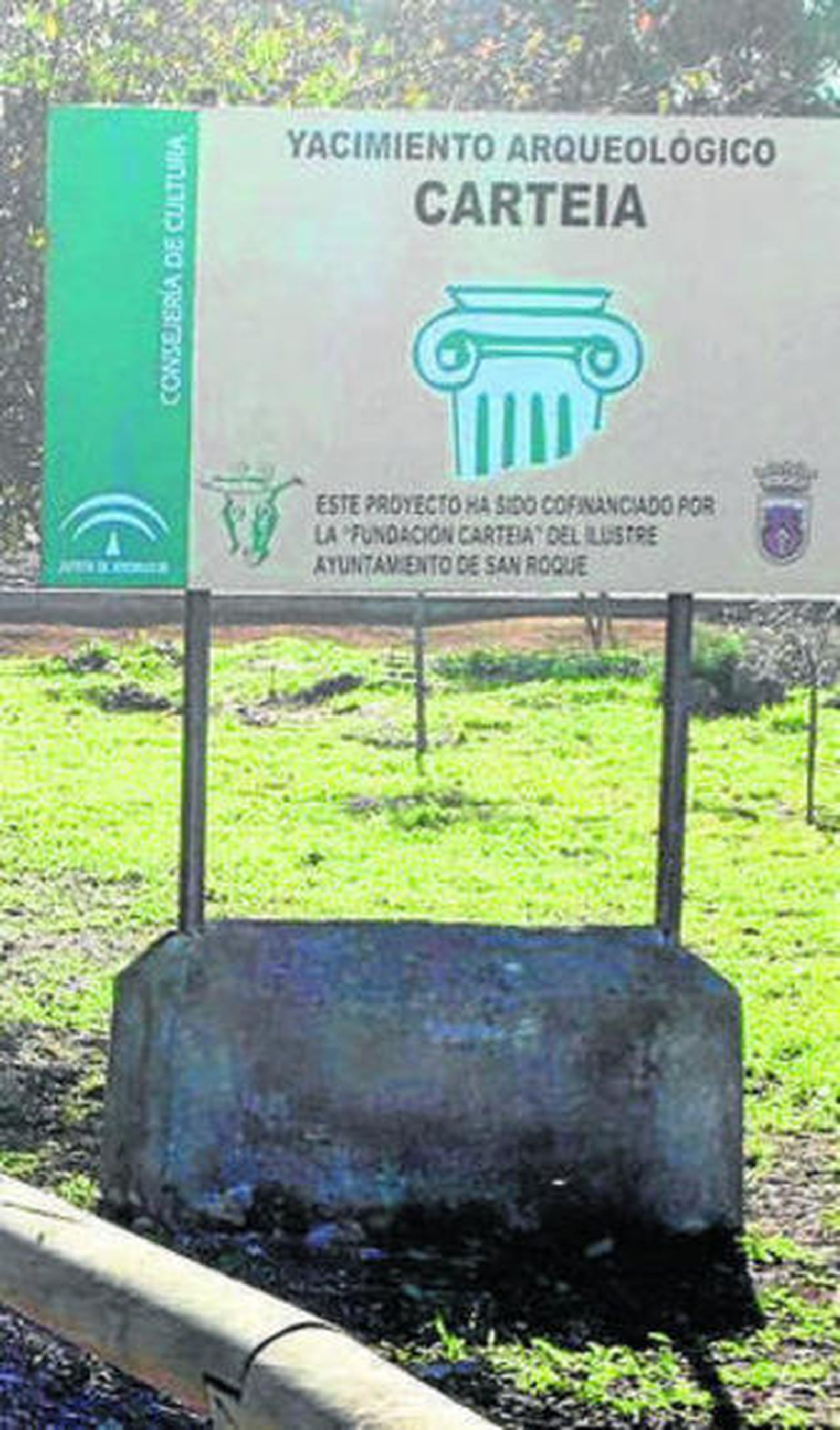 Cartel de bienvenida a Carteia.