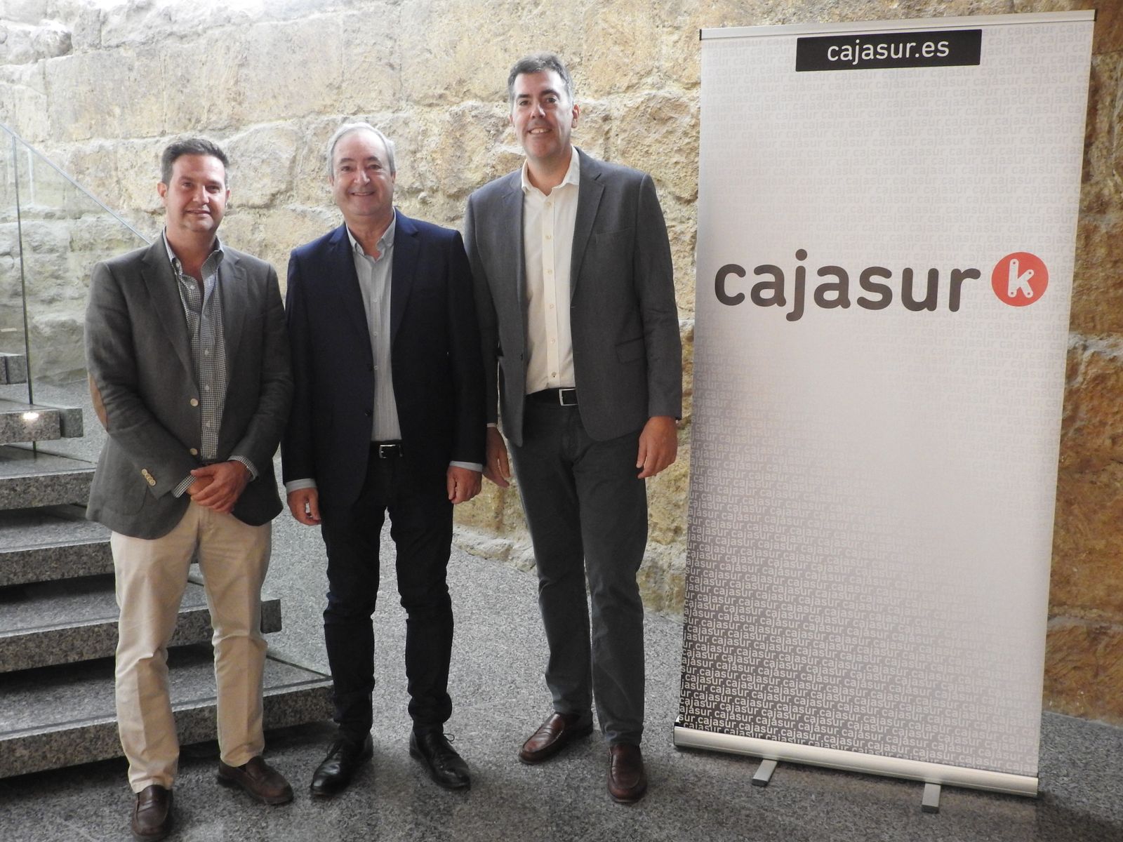 Convenio de colaboración entre Cajasur y la FAB.