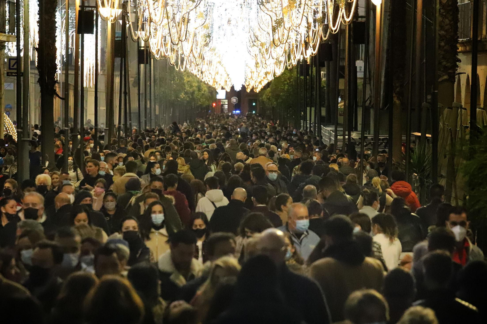 La Gran Vía de Huelva en el encendido del alumbrado navideño