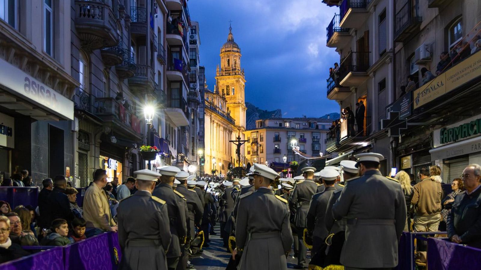 Los jiennenses se recrean con la cofradía de los Estudiantes un nuevo Lunes Santo