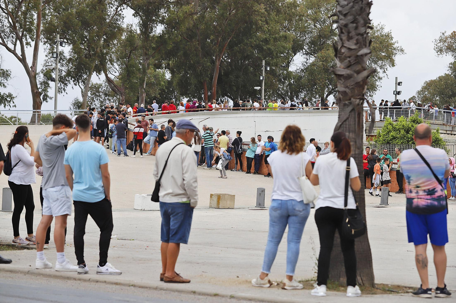 Largas colas para comprar las últimas entradas de la final del Recreativo de Huelva