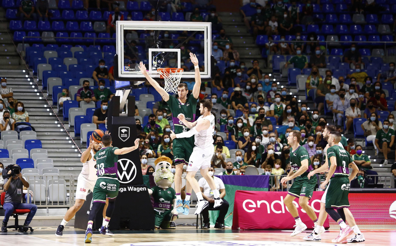 Rubén Guerrero trata de intimidar en la zona.
