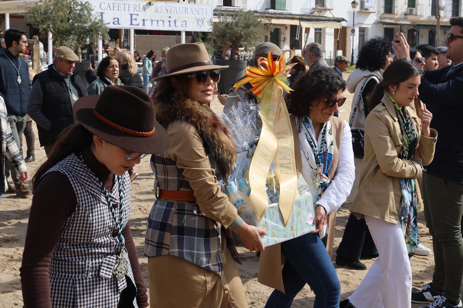 Imágenes de la peregrinación de la Hdad del Rocío de Bollullos par del Condado