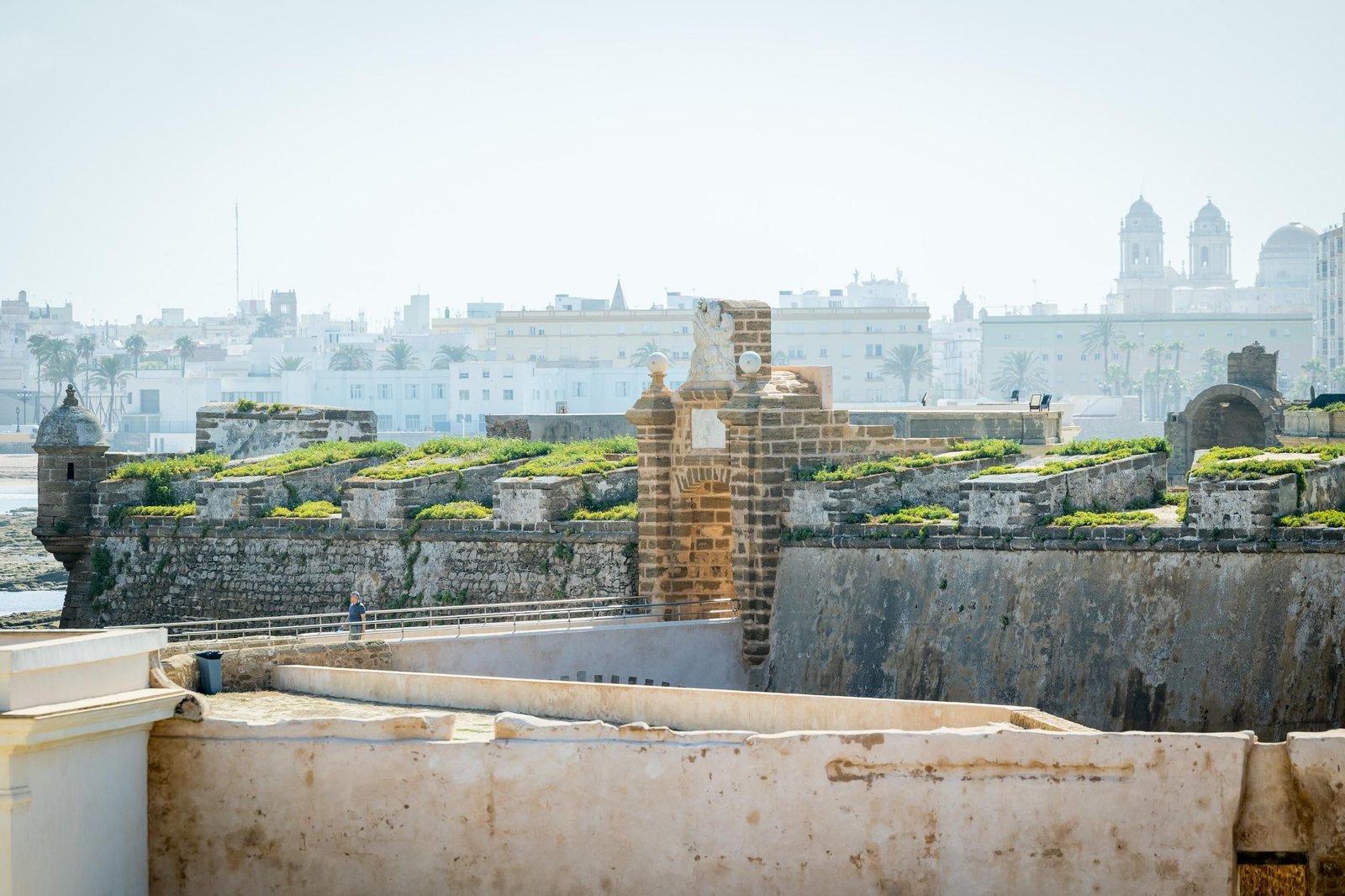 Imágenes del estado del castillo de San Sebastián de Cádiz
