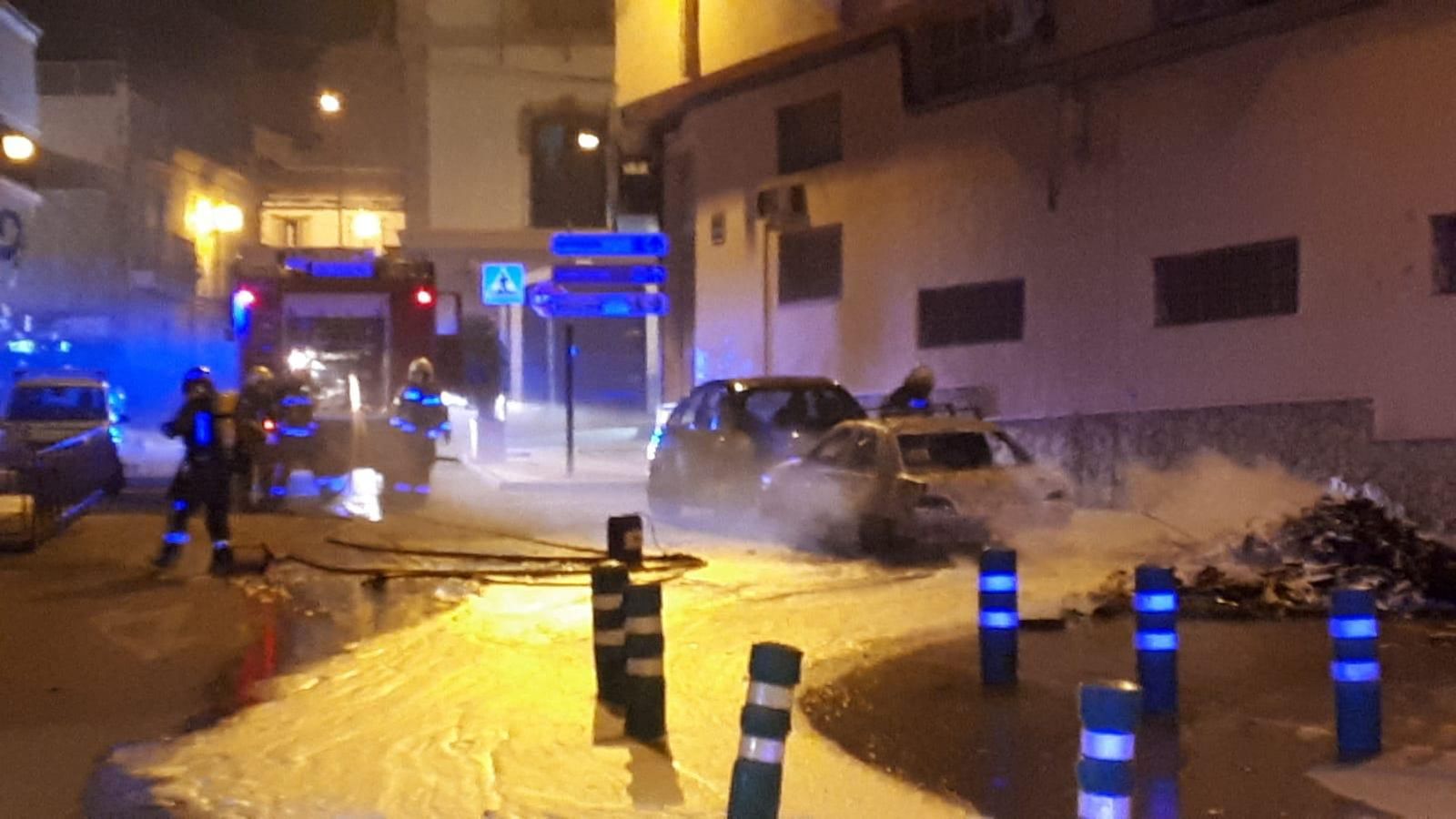 Incendio en un contenedor en Vélez-Málaga, en una imagen de archivo.