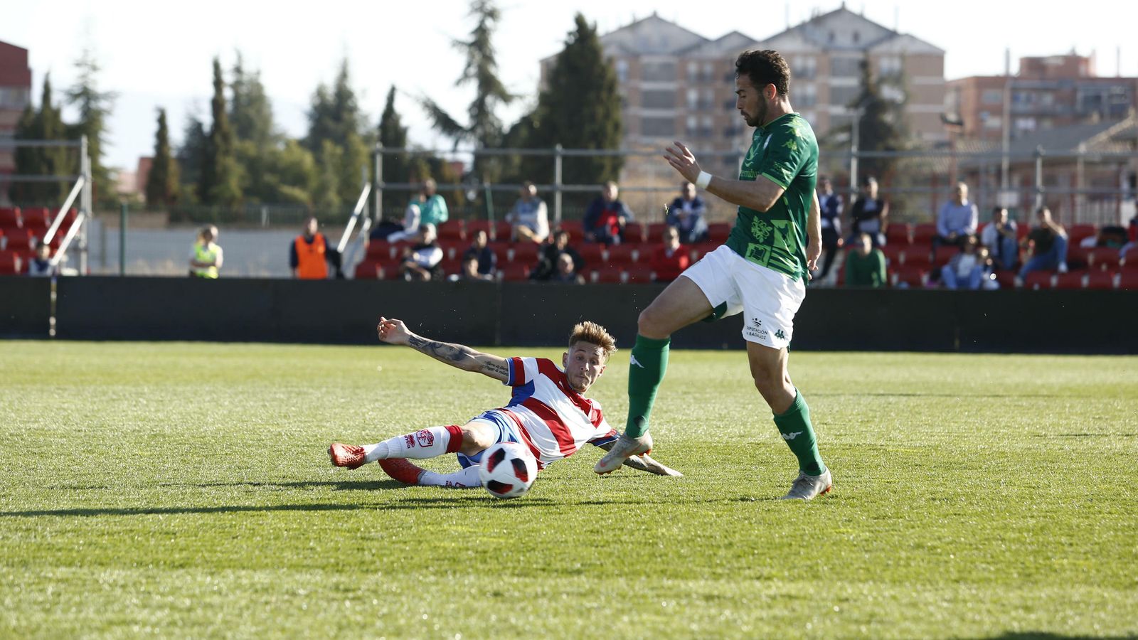 Isi estuvo gran parte de la temporada pasada lesionado por una fractura en un dedo de un pie.