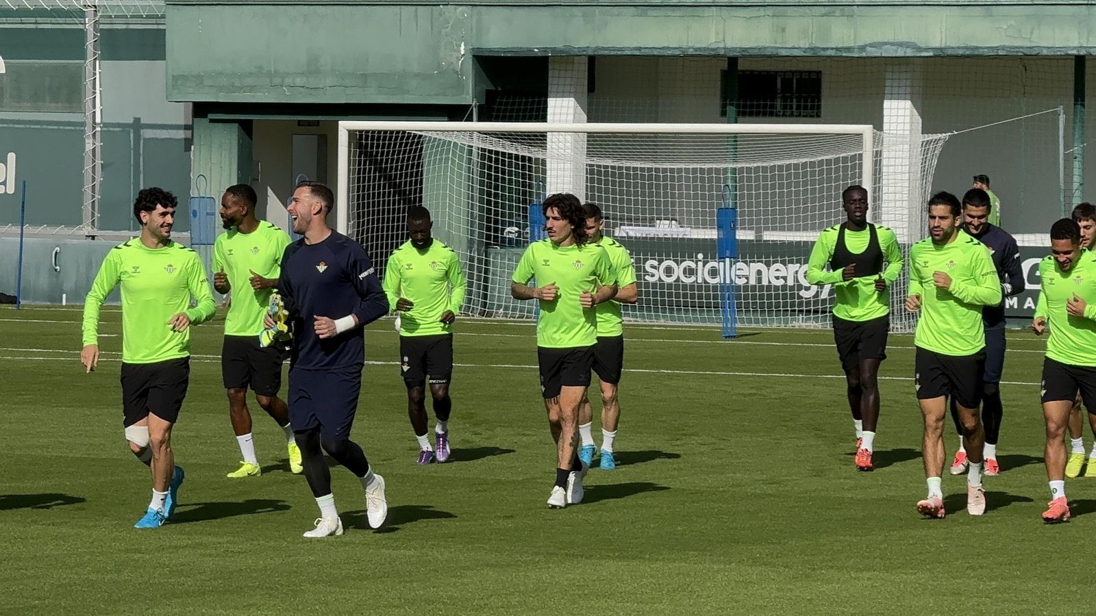 Los jugadores del Betis hacen carrera continua