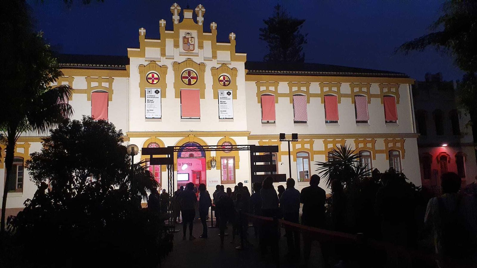 Colas en la entrada a La Térmica.