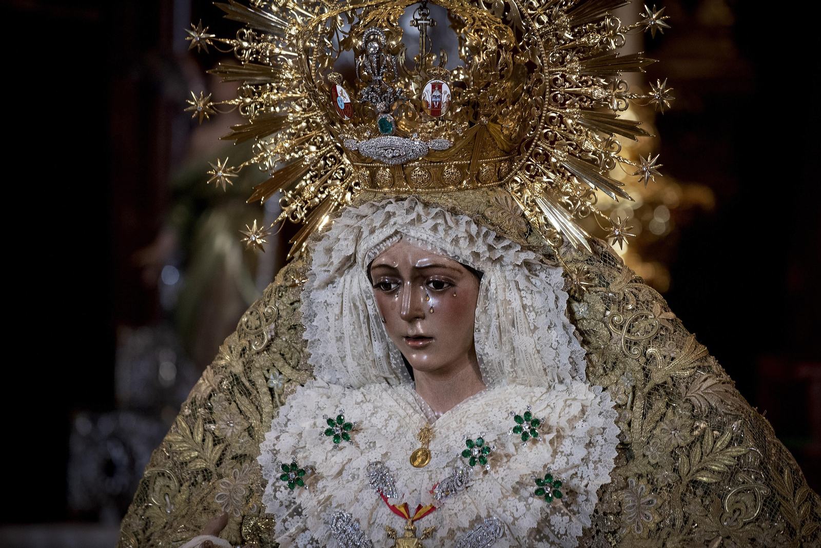 El besamanos de la Macarena, en imágenes