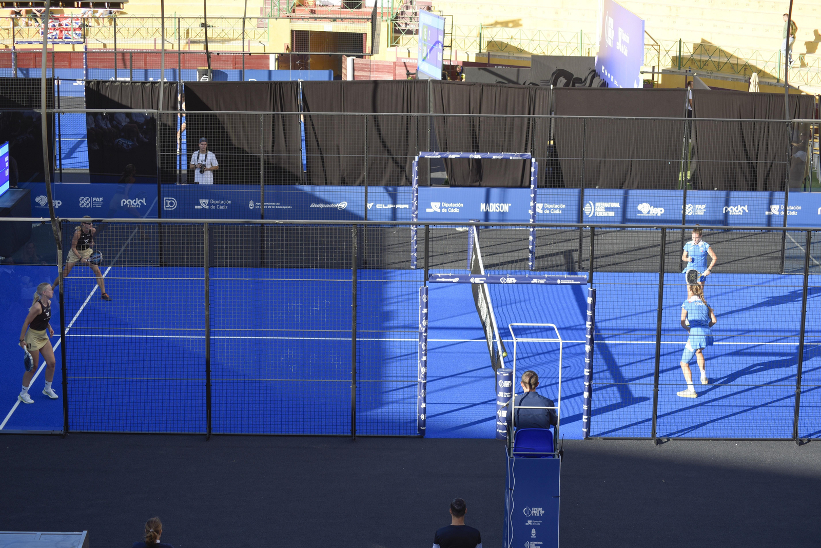 Fotos de la primera jornada del FIP Euro Pádel Cup de La Línea