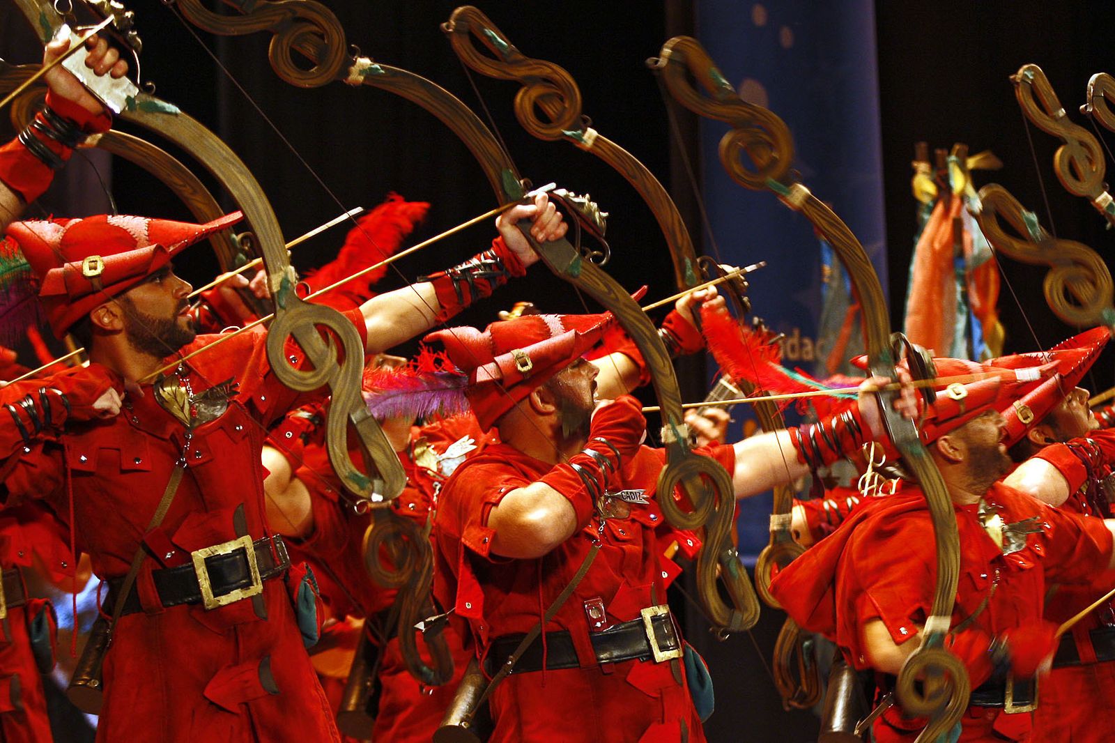 La comparsa del pasado año con la que Nene Cheza participó en el certamen, 'Los arqueros'.