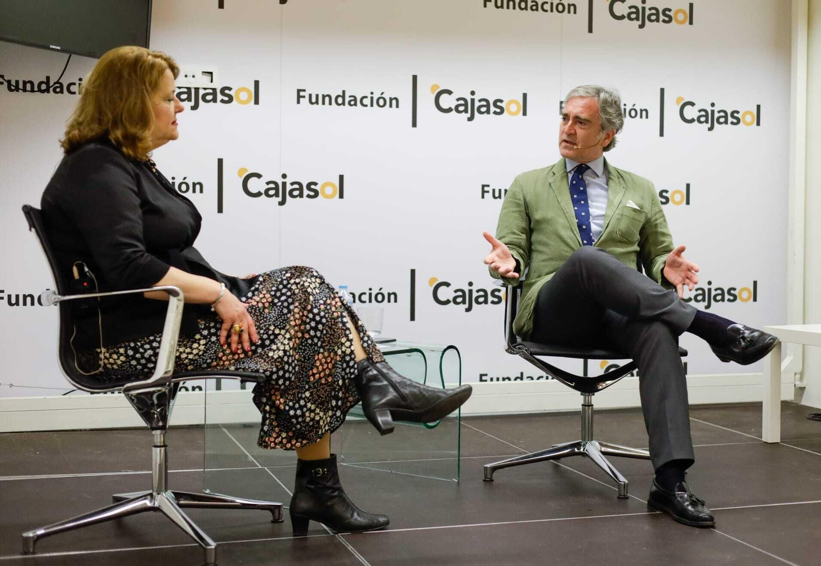 Fernando Pérez y Toñi Martínez, en el diálogo mantenido este miércoles en la Fundación Cajasol.