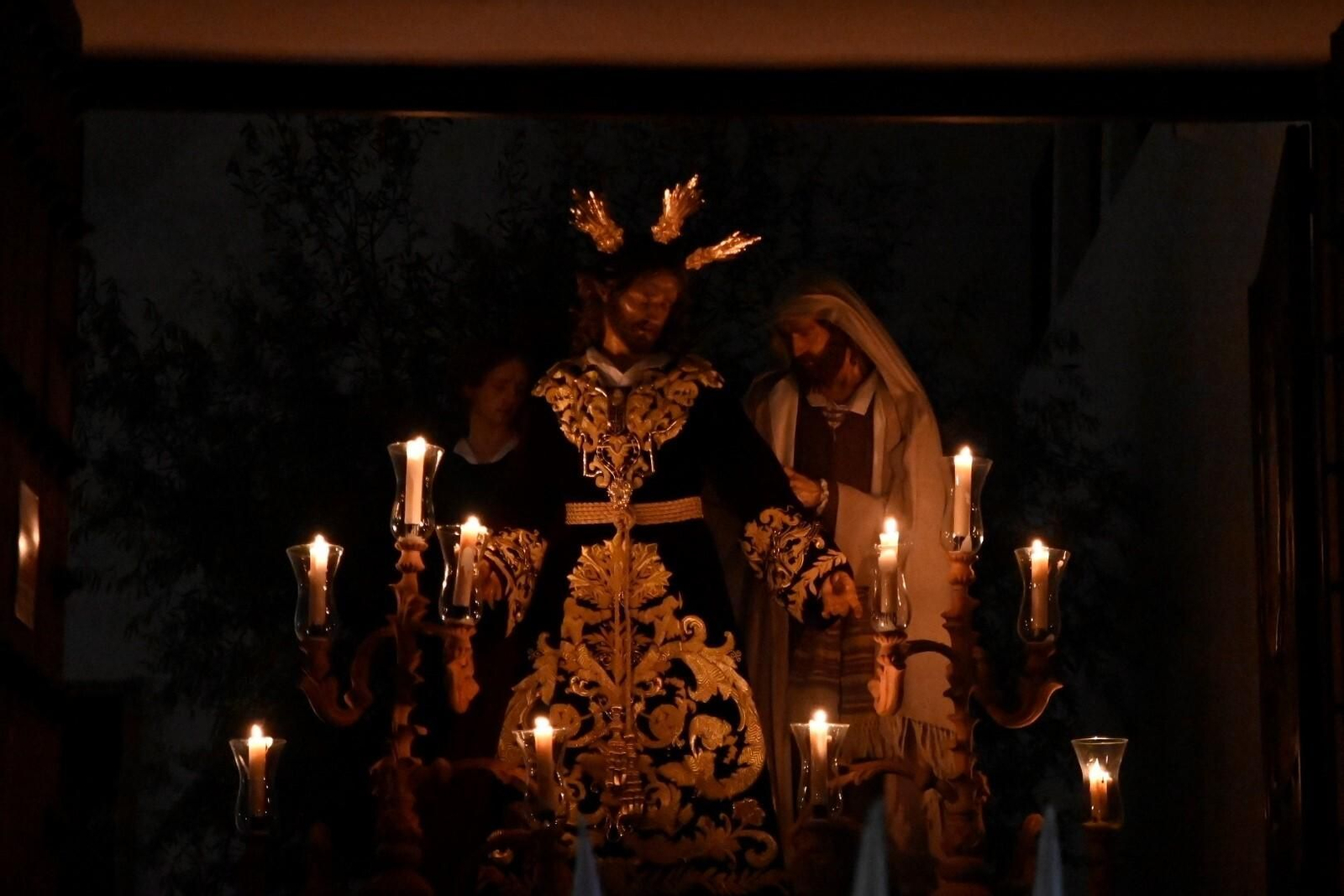El Señor de la Salud da luz al Jueves de Pasión en Córdoba, en imágenes