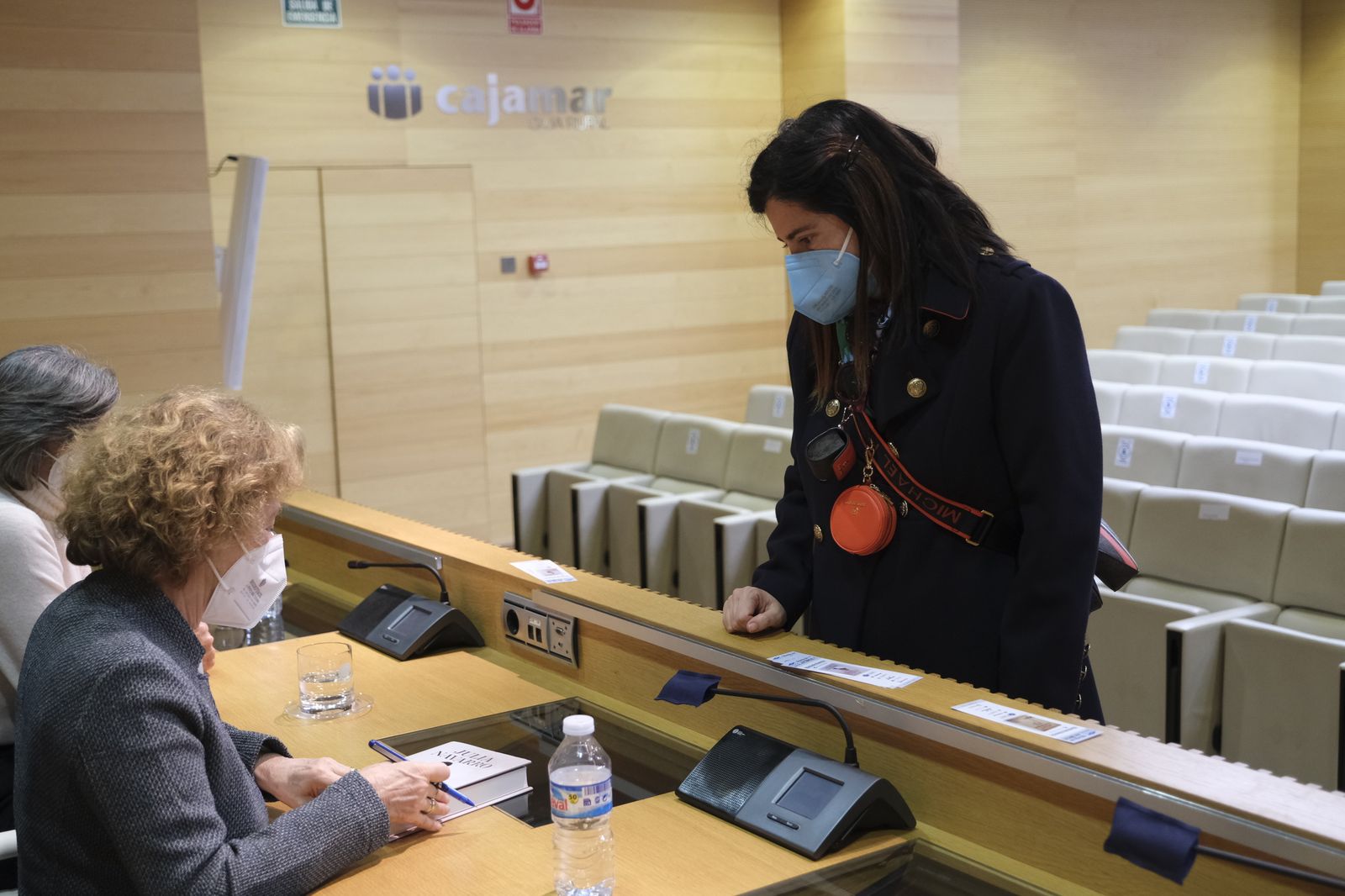 Fotogalería Diario de los Libros, con Julia Navarro. Almería