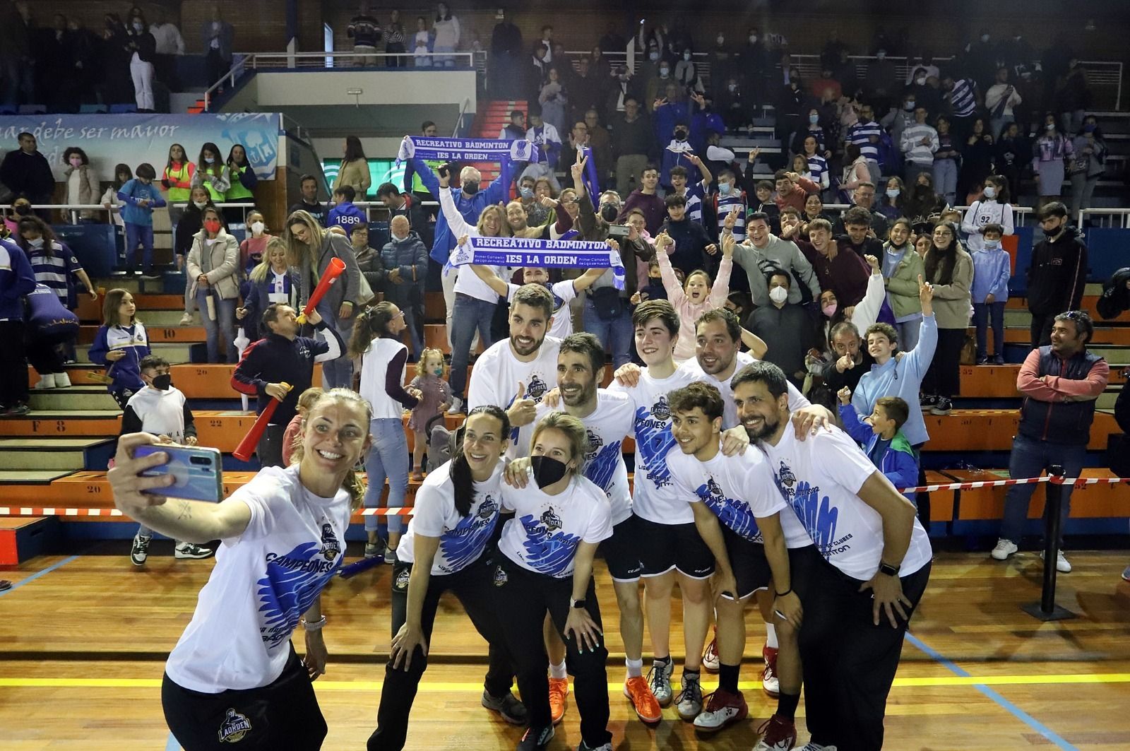 El Recreativo IES La Orden celebra su vuelta a lo más alto en el Andrés Estrada.