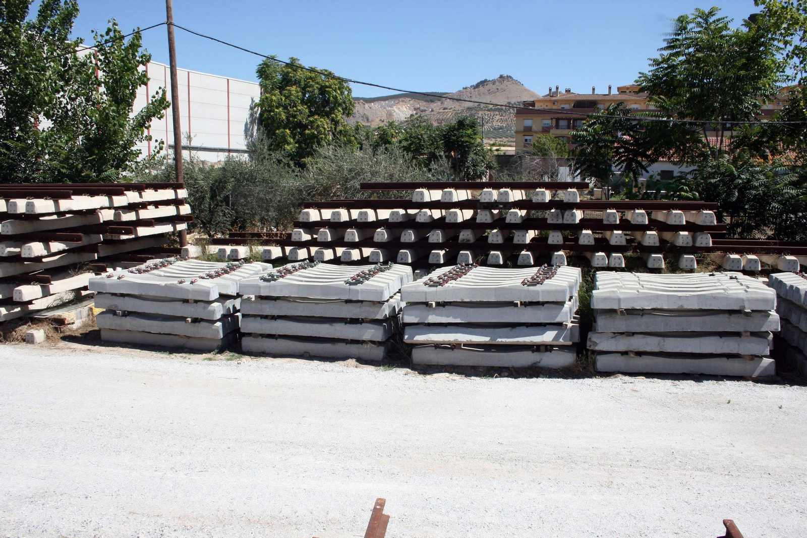 Así está la línea de tren convencional Granada-Bobadilla y algunas estaciones