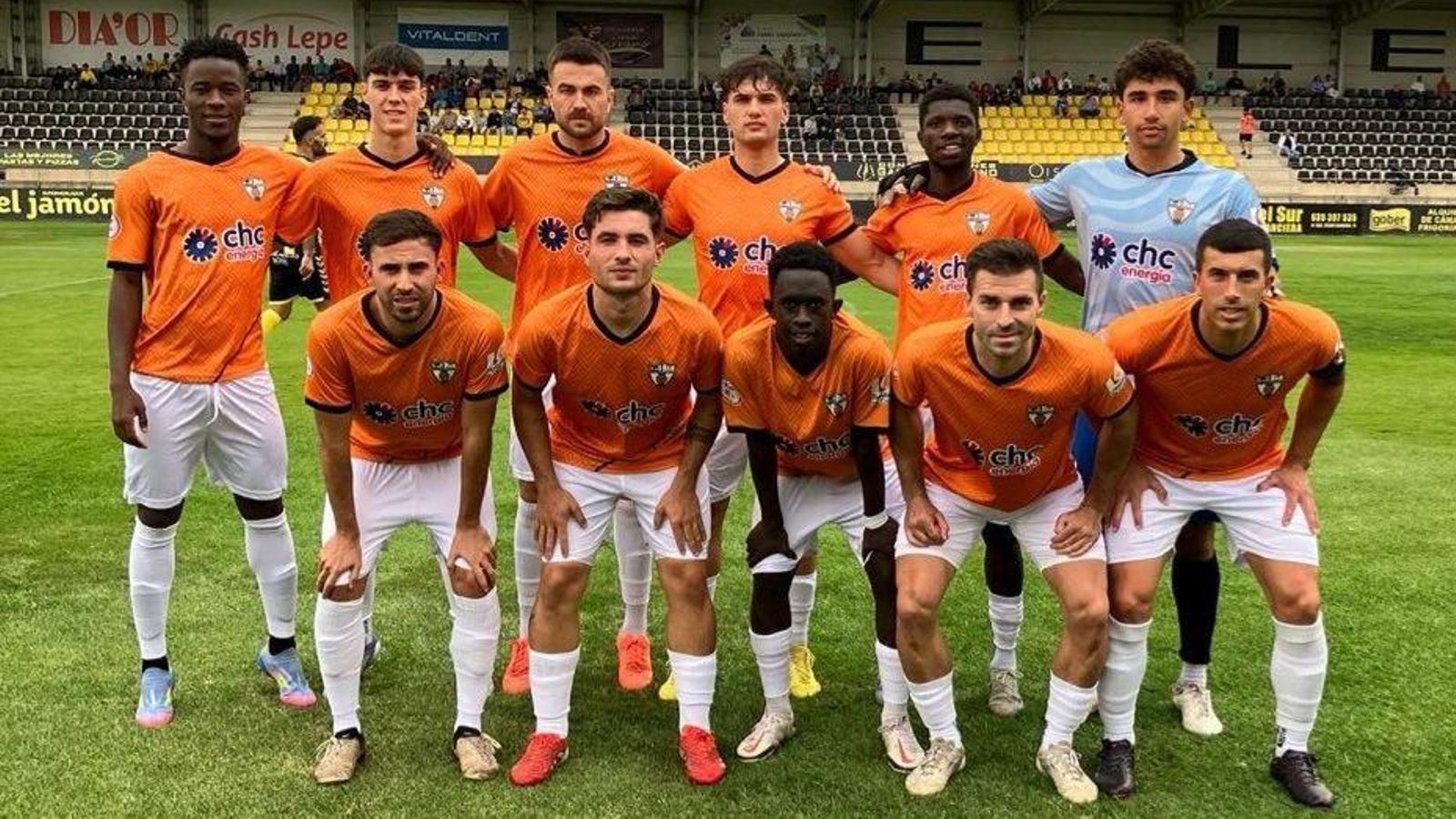 Formación inicial del Pozoblanco ante el San Roque de Lepe.