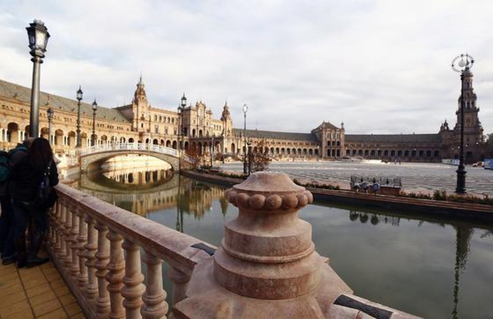 Estado de la Plaza España tras un mes de su inauguración.   Foto: Antonio Pizarro