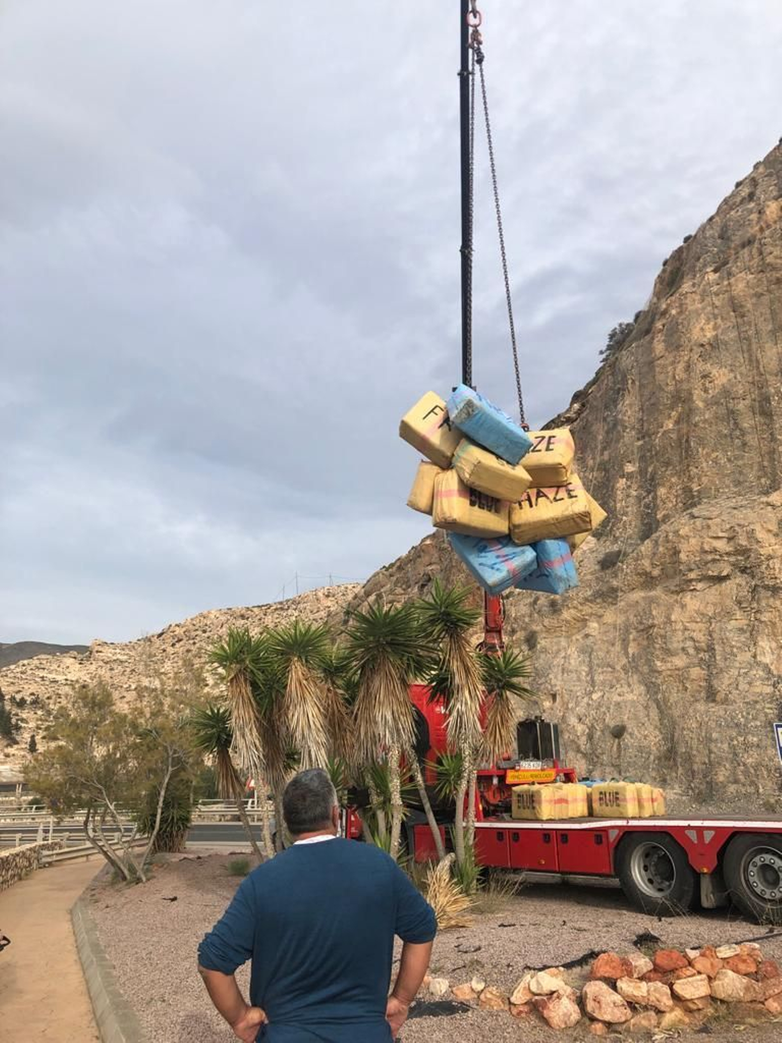 Los fardos siendo transportados.