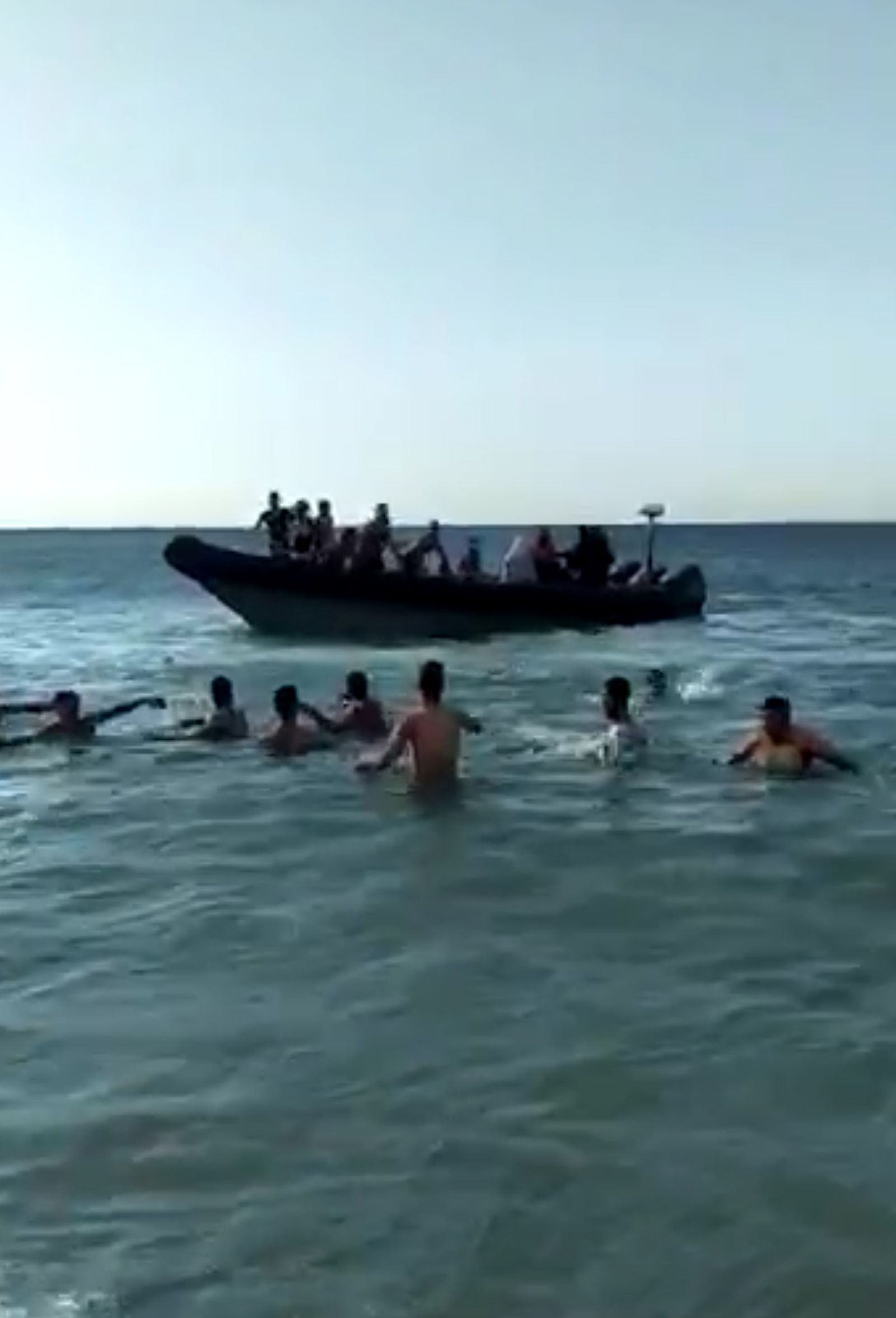 Una de las embarcaciones presuntamente utilizadas para el tráfico de personas.