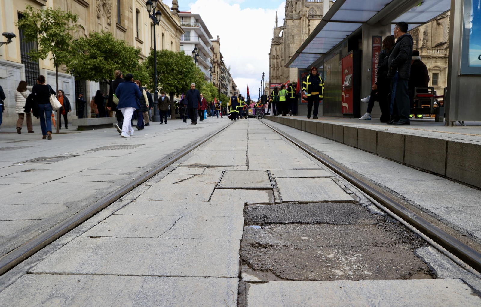 Mal estado del pavimento en la Avenida de la Constitución