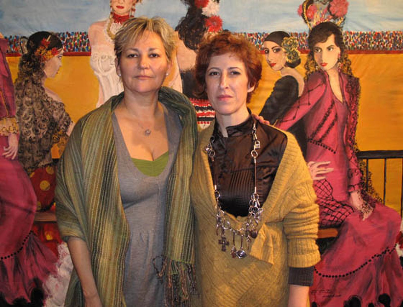 La diseñadora de complementos Encarna Solá (Sauco) y la diseñadora de moda flamenca Rosalía Zahíno.

Foto: Victoria Ramírez