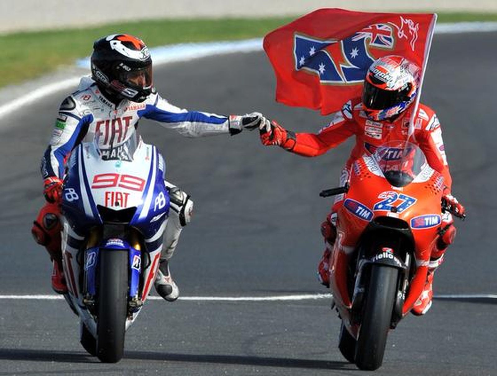 Stoner vuelve a imponer su ley en Australia y vence por delante de Lorenzo y Rossi.

Foto: EFE · AFP · Reuters