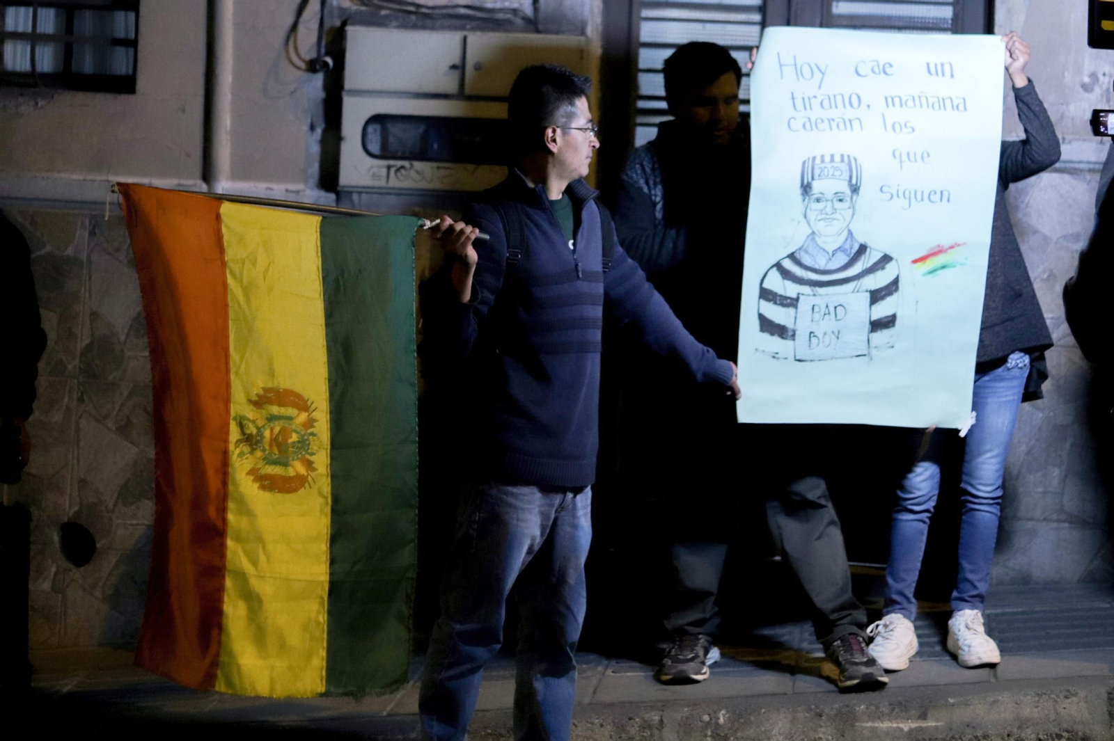 Ciudadanos a favor de la detención de Luis Arce en La Paz.