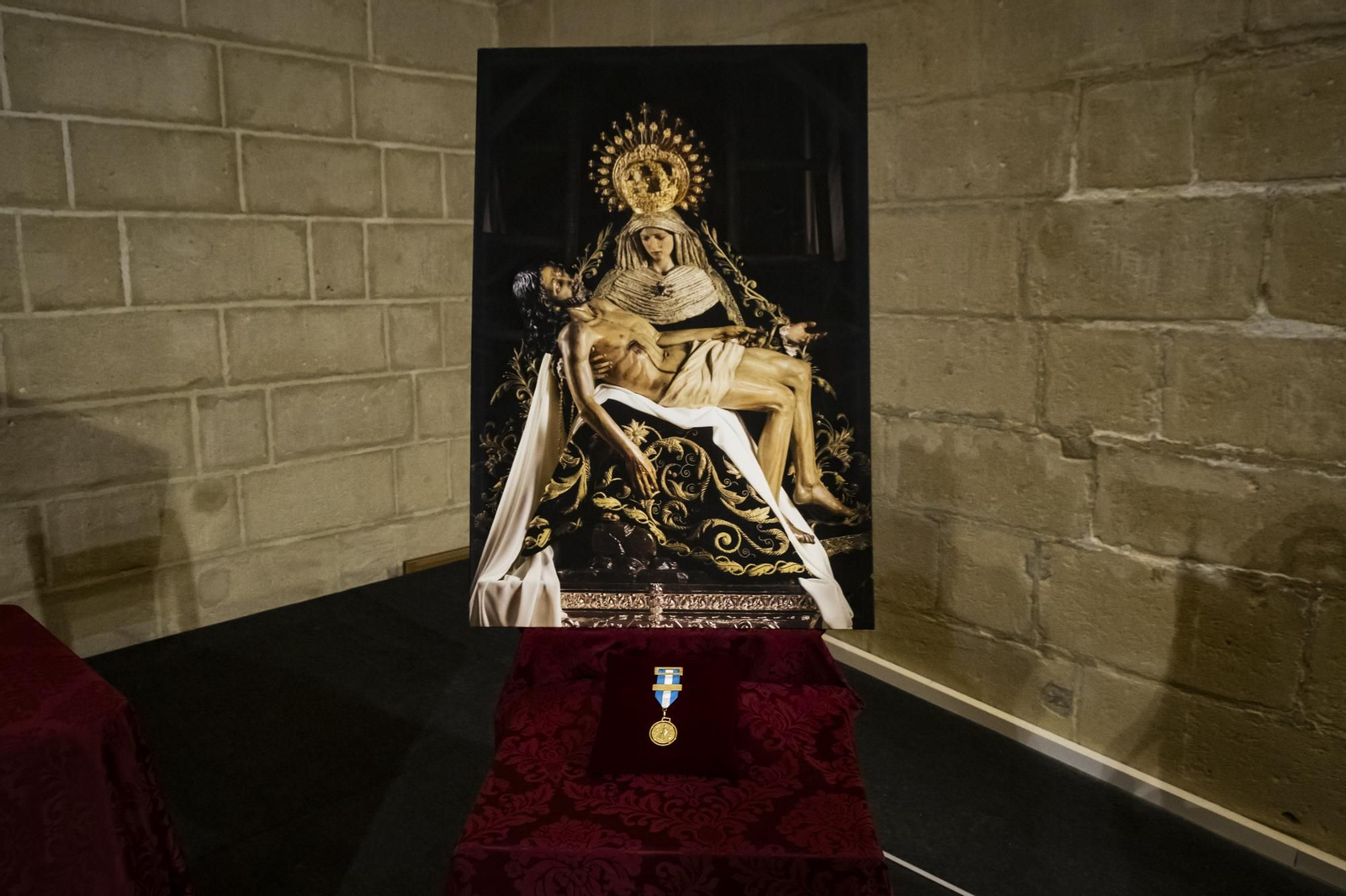 La entrega de la Medalla de Oro de Jerez a la Virgen de las Angustias, en imágenes