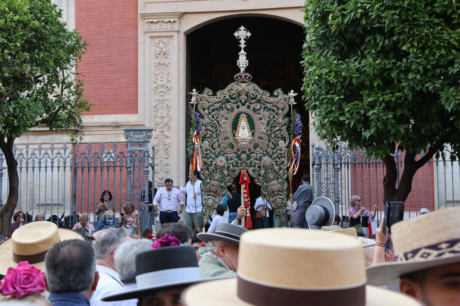 Las mejores fotos de la salida de la Hermandad de Sevilla hacia el Rocío