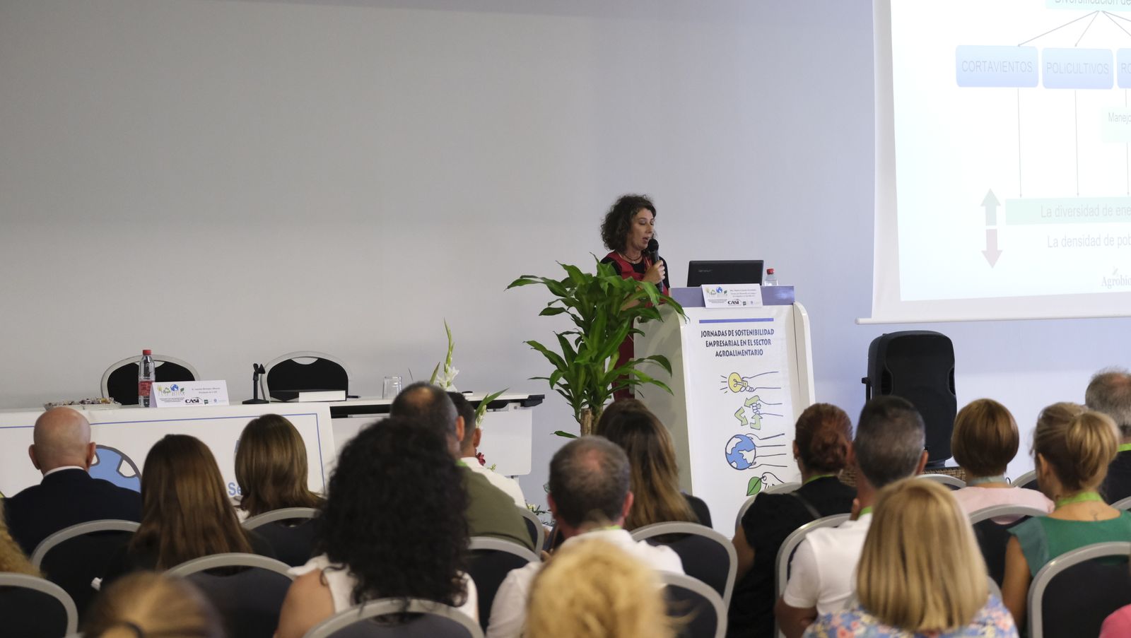 Conferencia de Mónica González, de Agrobío, en las jornadas de CASI.