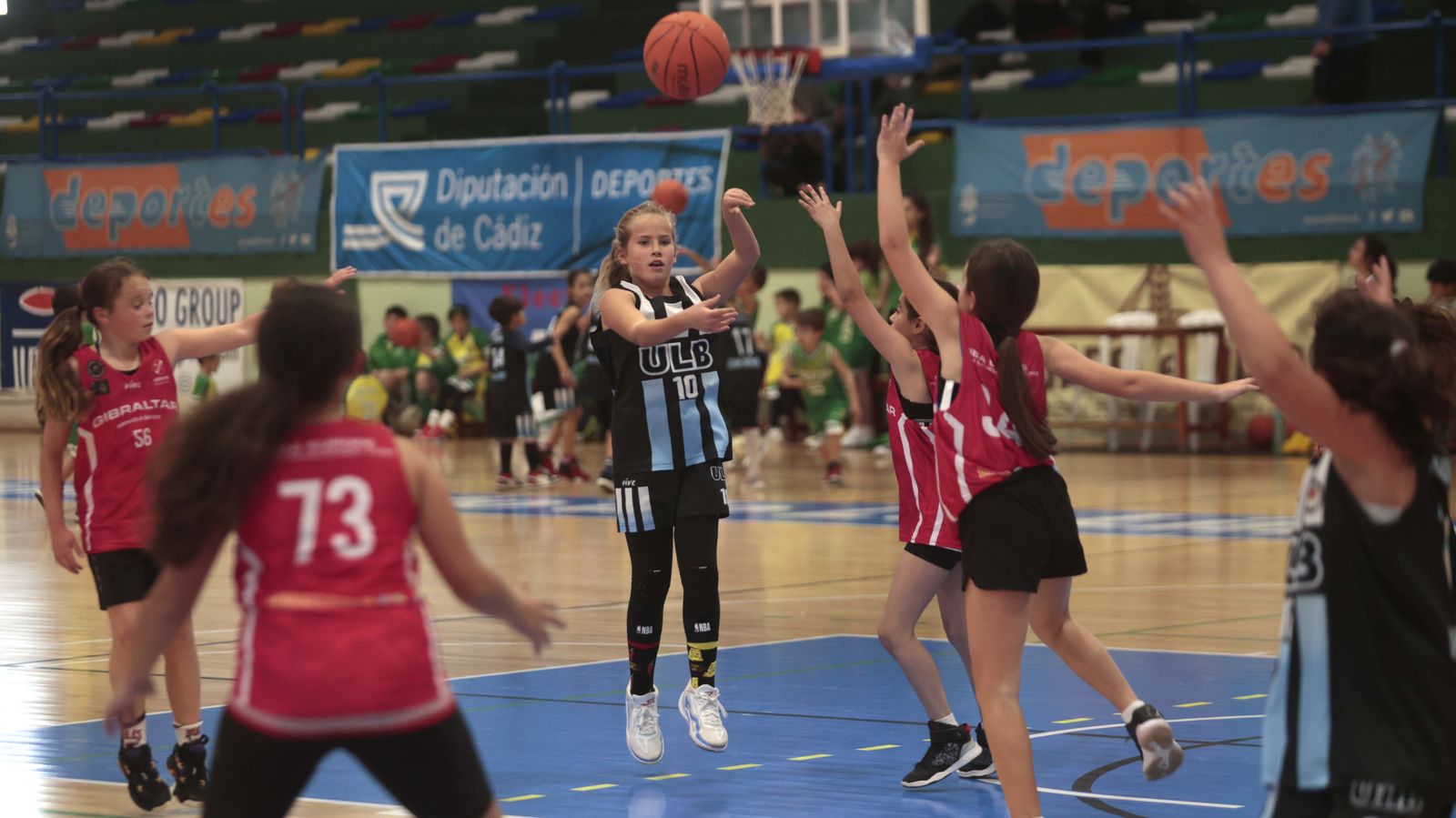 Las fotos de la primera jornada del torneo Semana Santa de baloncesto de la Línea