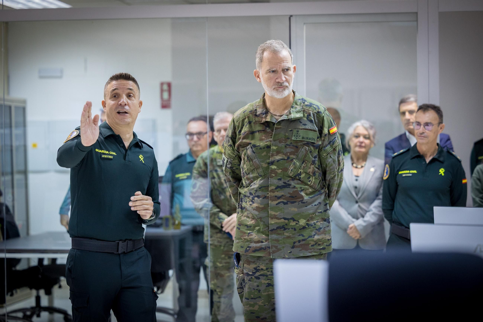 Las imágenes de la visita del Rey a la Guardia Civil de Cádiz