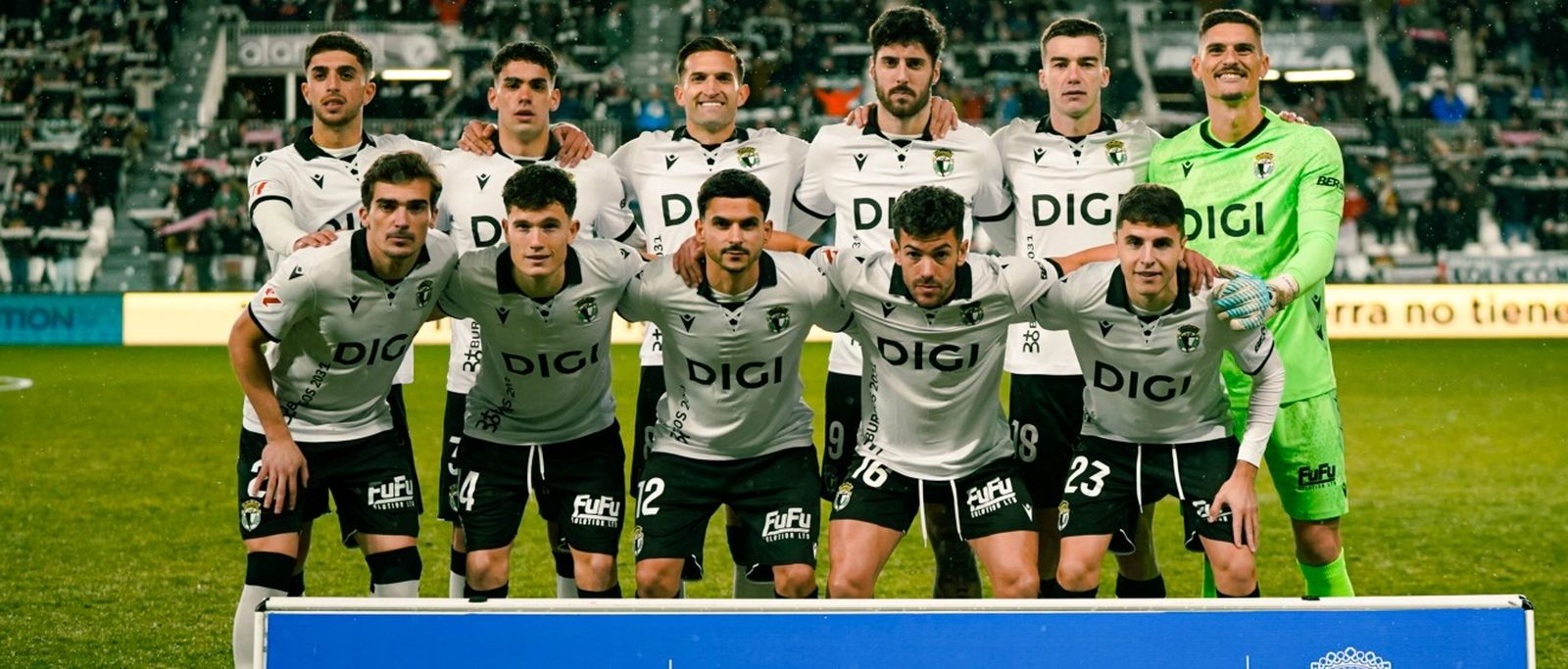 Formación del Burgos en su último partido en casa.