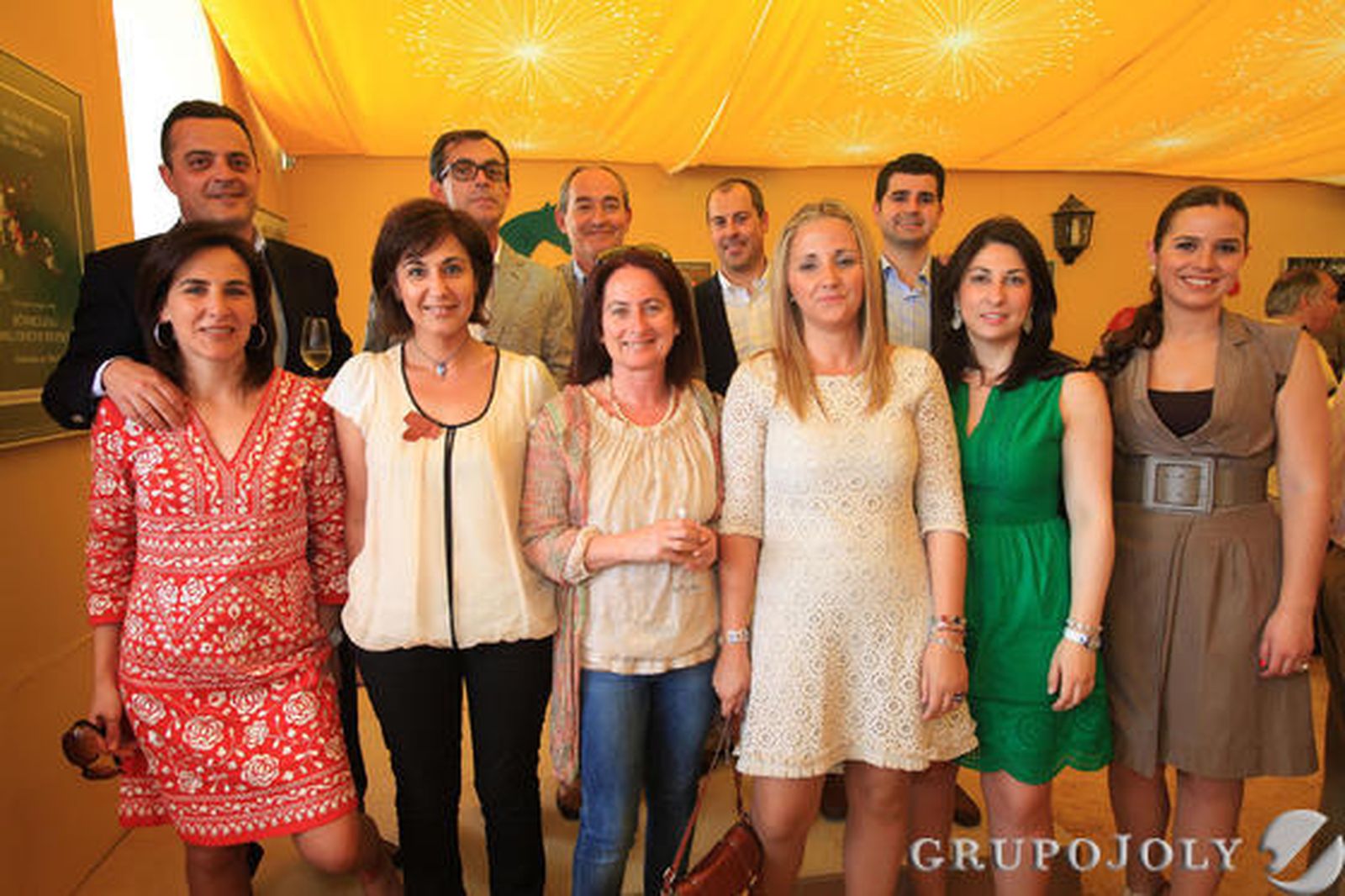 Marcos Camas, Ramón García, Chico Medina y Jacobo Nieves, gerente,  directores comerciales y director financiero de Cadimar respectivamente, junto a sus parejas y la comercial de este medio Marisa López Mesa.

Foto: Vanesa Lobo