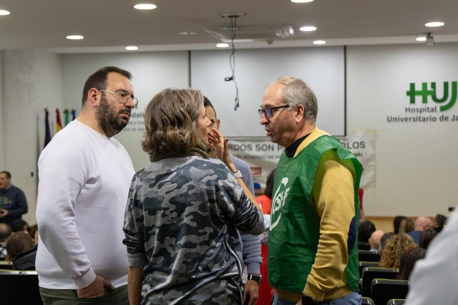 Encierro y asamblea convocado por CCOO, Satse, CSIF y UGT para denunciar el incumplimiento de los acuerdos en materia sanitaria por parte de la Junta de Andalucía