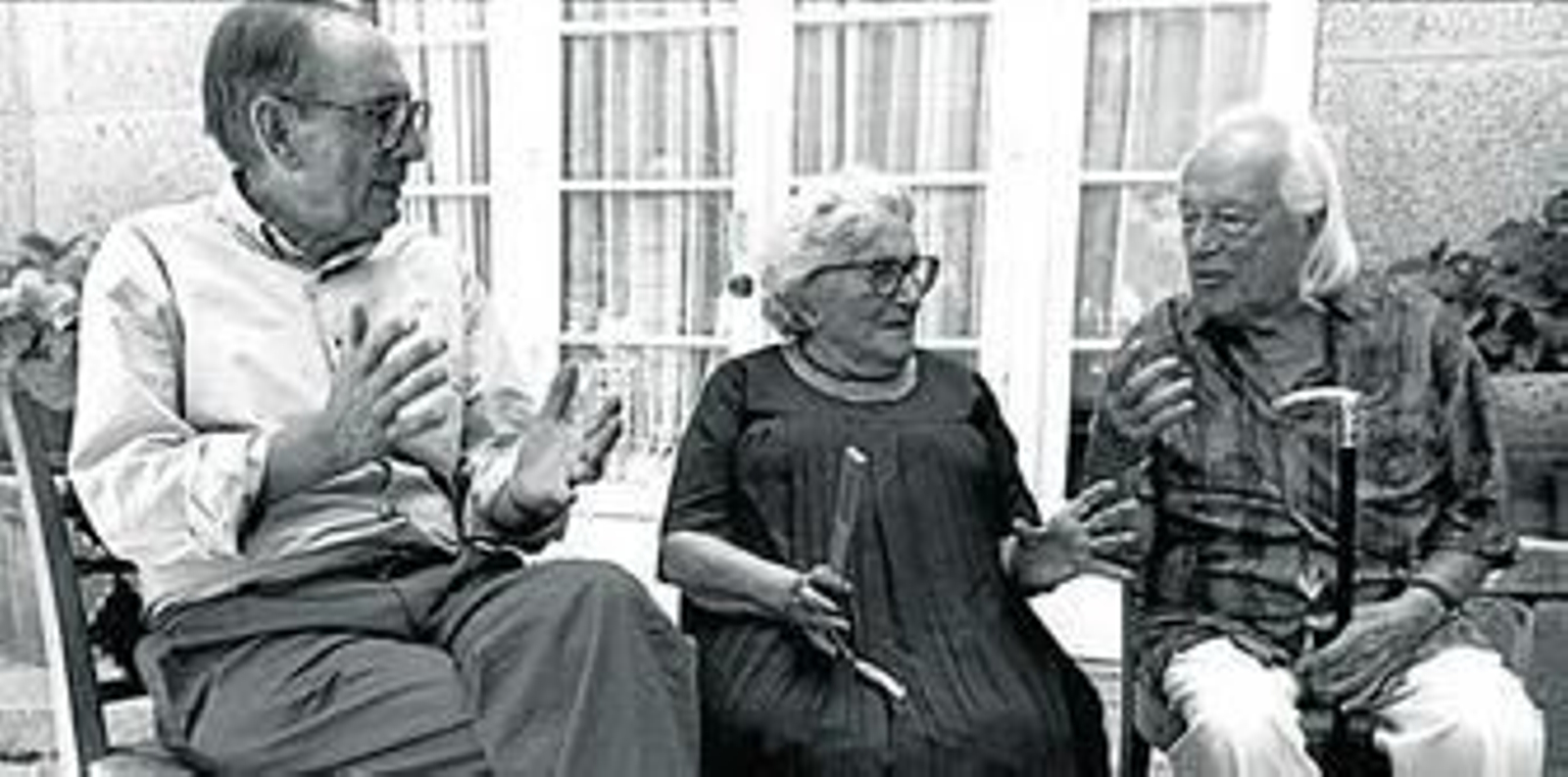 Miguel Delibes (izq.) junto a Rosa Chacel y Rafael Alberti.