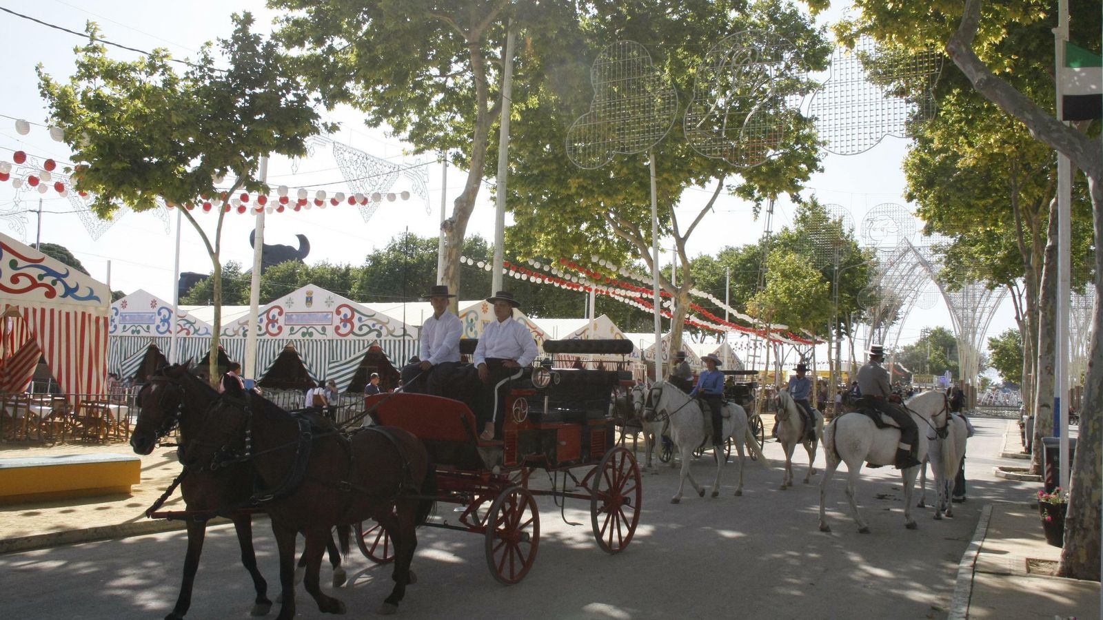 Una imagen del paseo de caballistas, en la jornada del lunes. Una imagen del paseo de caballistas, en la jornada del lunes.
