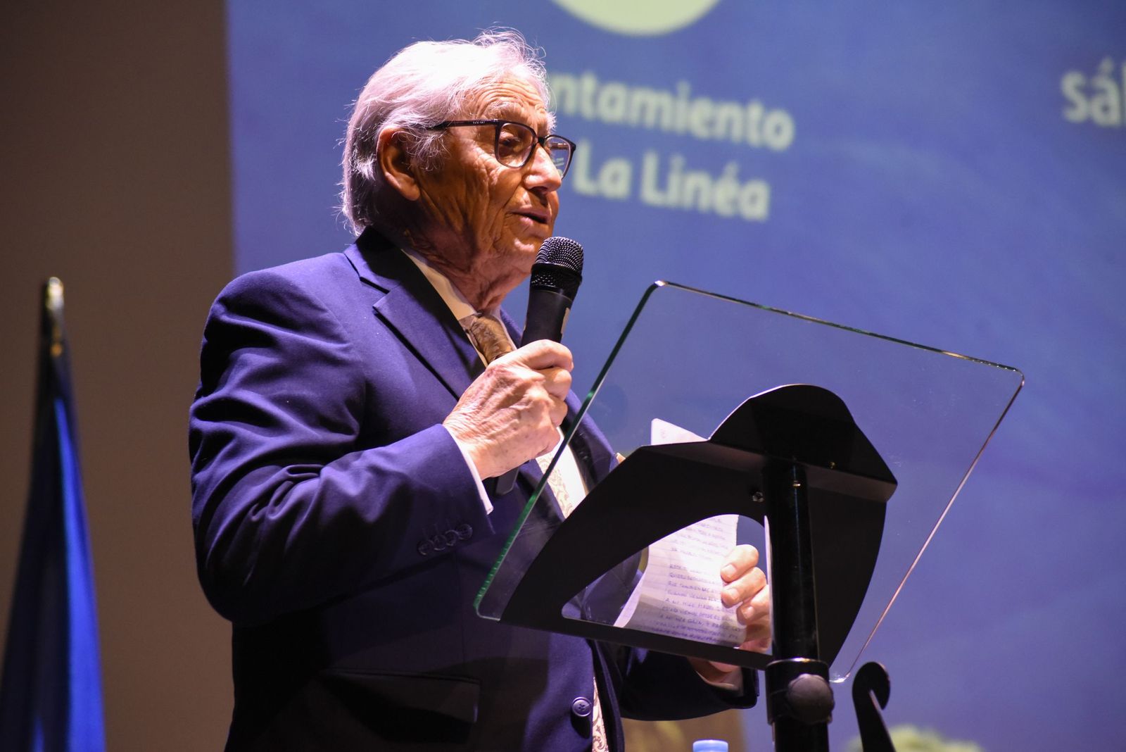 Fotos del Pleno extraordinario de entrega de honores y distinciones por el 156 aniversario de La Línea