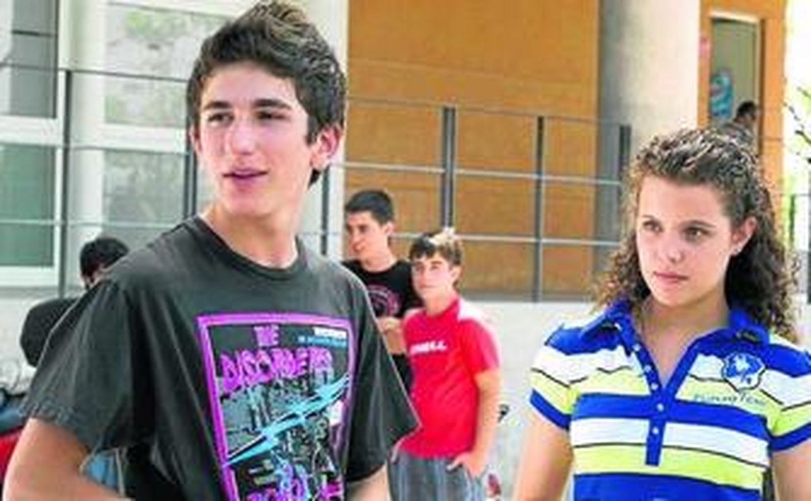 Los actores consiguen cierta autenticidad en sus interpretaciones.