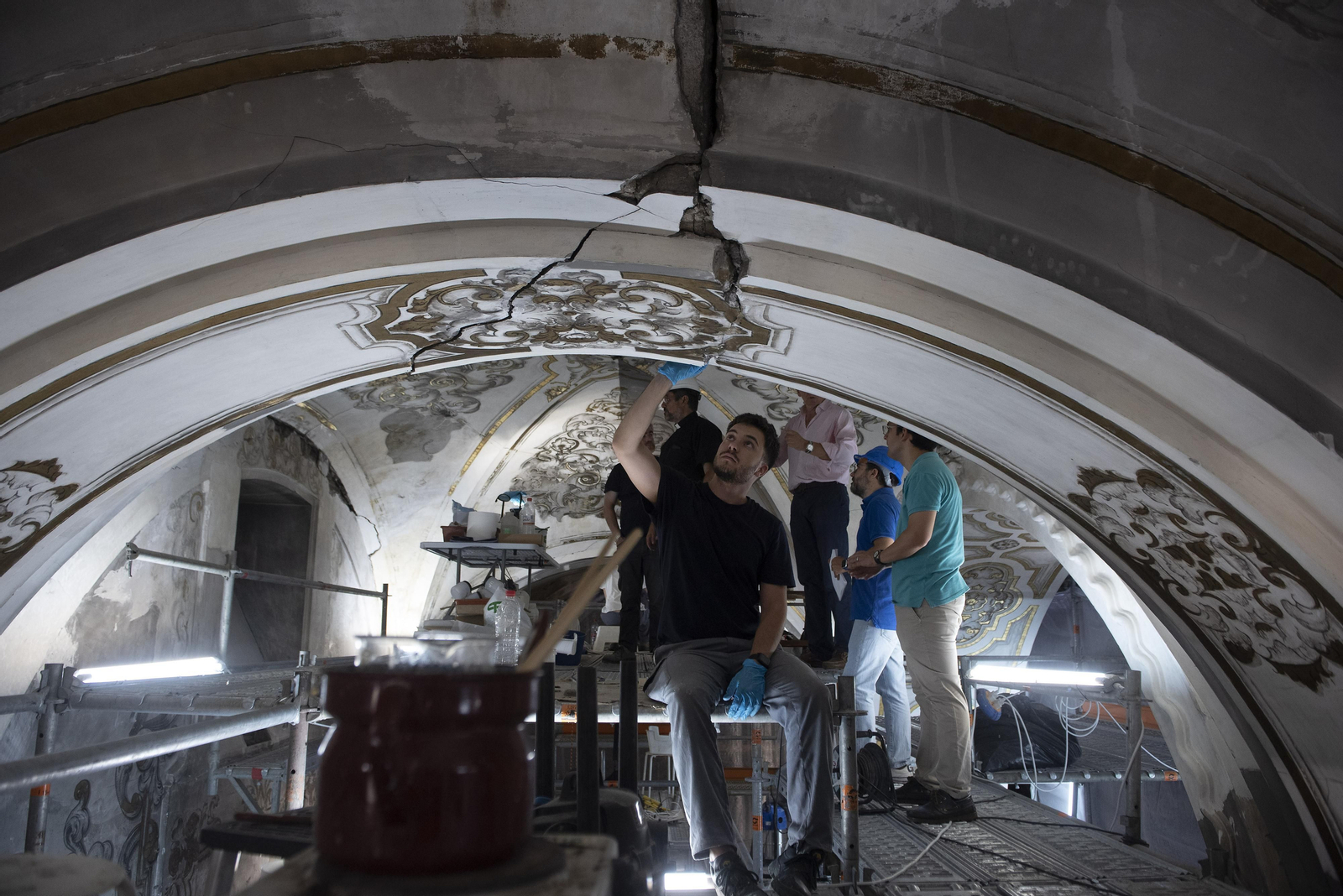 Todas las imágenes de la restauración de las pinturas en la Parroquia de la Magdalena