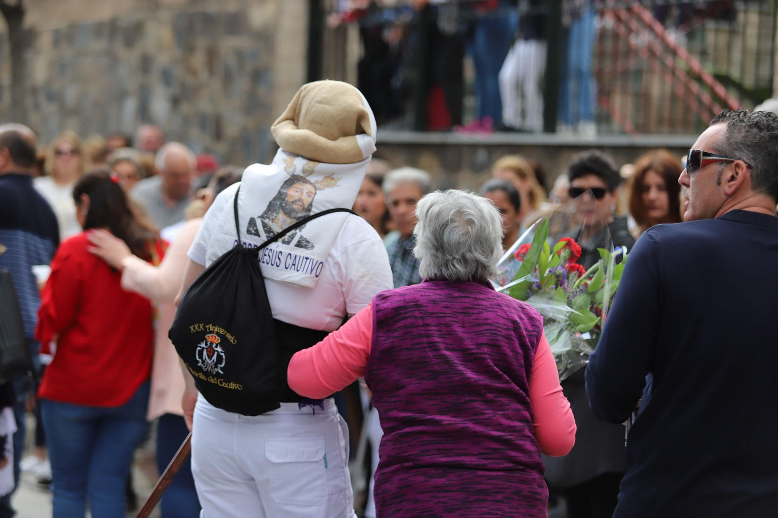 Imágenes del recorrido de la Hermandad del Cristo Cautivo de Huelva
