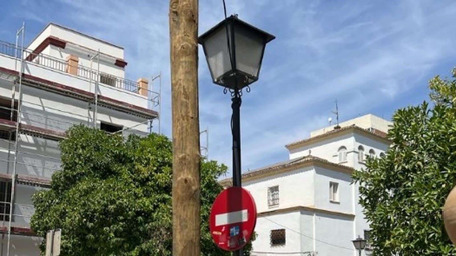 Estilo de farola isabelina que tiene Heliópolis desde la creación del barrio, señalan los vecinos.